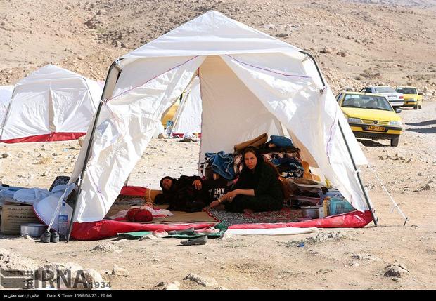 مردم مناطق زلزله زده برای در امان ماندن از خفگی حتما گوشه ای از چادر را باز بگذارند