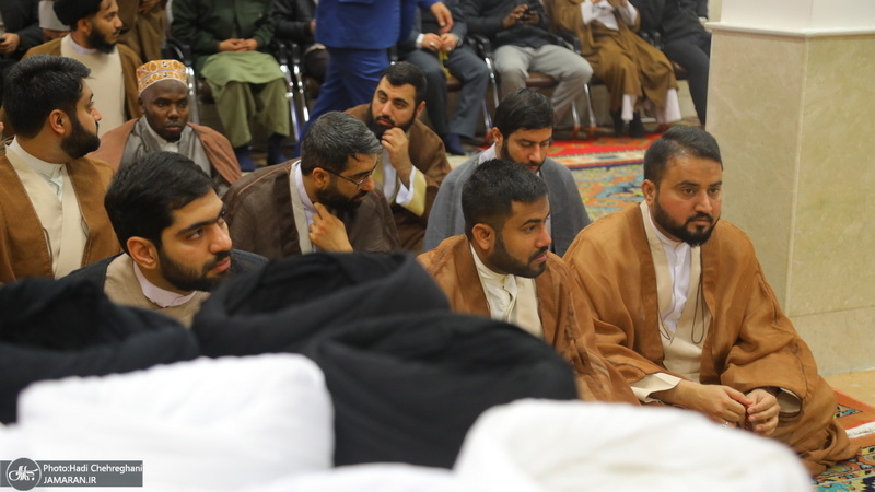 عمامه گذاری طلاب توسط مراجع عظام تقلید در روز میلاد امام علی (ع)‎