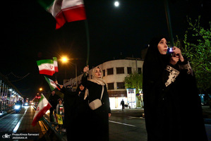 حركت دسته مردمى پرچمداران ايران به مناسبت روز جمهوری اسلامی ایران