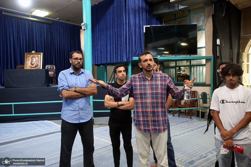 بازدید جمعی از دانشجویان انگلیسی و جمعی از دانش آموزان بندر دیر از جماران