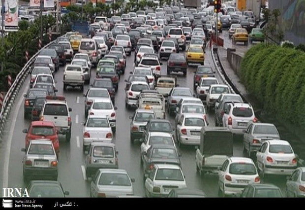 تردد خودروها در محورهای استان تهران پرحجم است