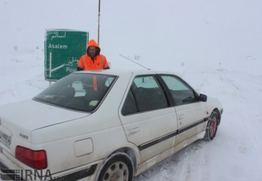 راهداران به 65 خودرو در راه های گیلان امدادرسانی کردند