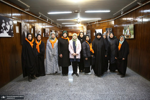 بازدید جمعی از دانش آموزان از بیت امام خمینی (س) در جماران 1