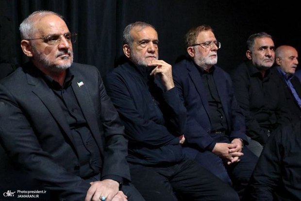 حضور پزشکیان در مراسم گرامیداشت سپهبد شهید باقری/ رییس جمهور: مردم باید با افکار و دیدگاه‌های افرادی مثل شهید باقری آشنا شوند