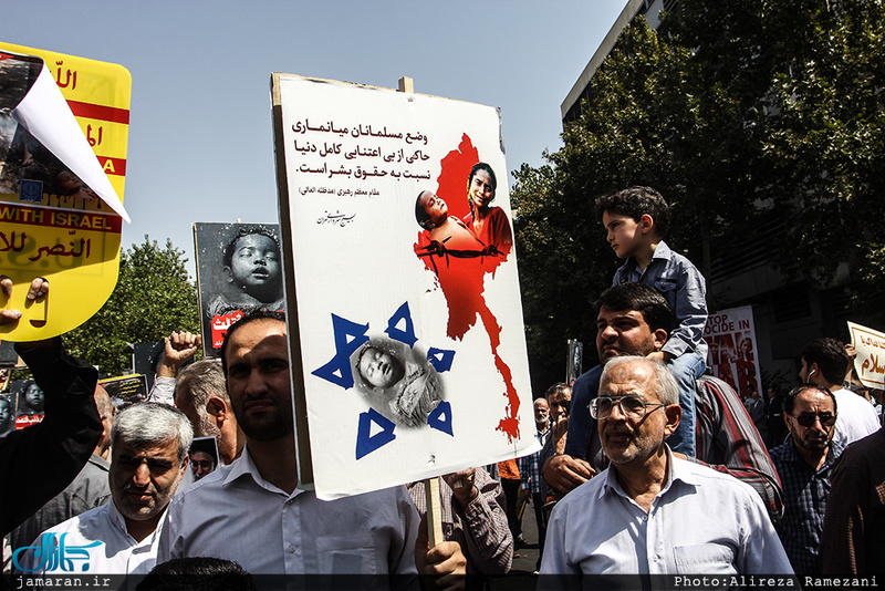 راهپیمایی نمازگزاران در اعتراض به کشتار مسلمانان میانمار