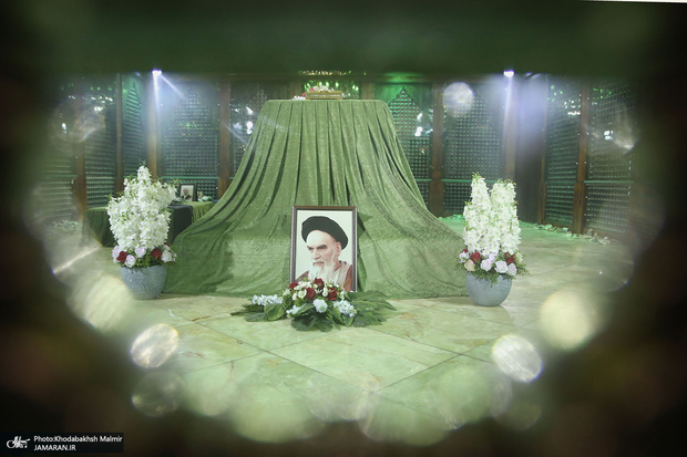 پخش زنده | مراسم عزاداری شب تاسوعای حسینی در حرم مطهر امام خمینی (س)