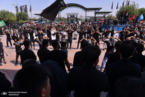 عزاداری ظهر عاشورا در حرم مطهر امام خمینی(س)