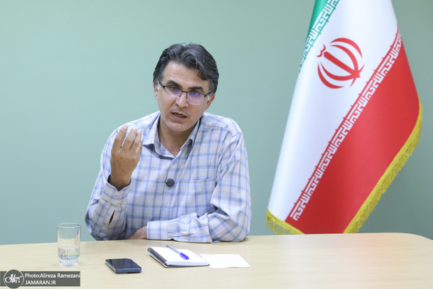 جبار رحمانی، جامعه‌شناس: بیش از سه‌چهارم جامعه در خصوص چرایی تحمل وضعیت موجود اقناع نمی‌شود/ رسانه ملی کشور، تنها به جلب رضایت یک‌چهارم هوادار ثابت نظام می‌اندیشد/ جامعه به شدت آبستن اعتراضات و تکرار دی‌ماهی دیگر است/ جامعه متنوع را بپذیریم‌