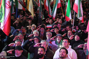 حرکت دسته مردمى پرچمداران ایران به مناسبت روز جمهوری اسلامی ایران-۲