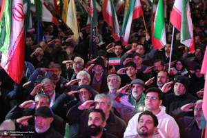حرکت دسته مردمى پرچمداران ایران به مناسبت روز جمهوری اسلامی ایران-۲