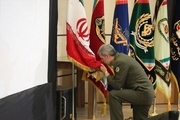 بوسه وزیر دفاع به پرچم مقدس ایران