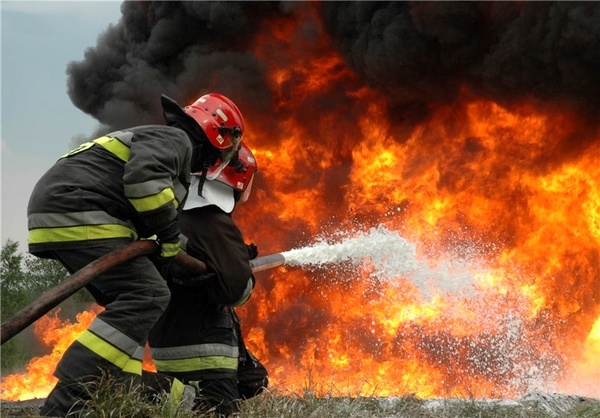 نجات ۶ شهروند اهوازی گرفتار در آتش و دود توسط آتش نشانان