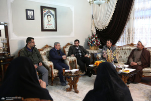 دیدار دست اندر کاران هفته فرهنگی بر استان آفتاب با خانواده شهداء
