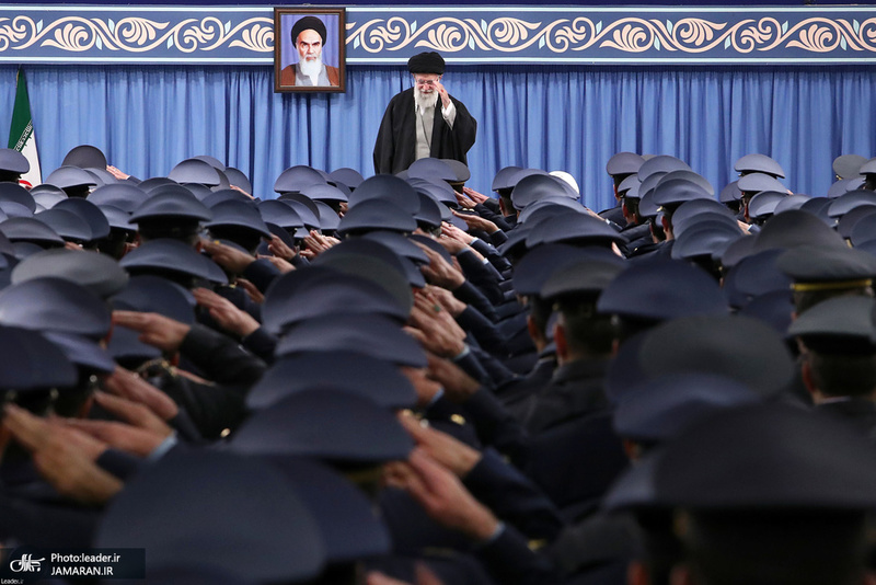 دیدار جمعی از فرماندهان و کارکنان نیروی هوایی ارتش با فرمانده معظم کل قوا