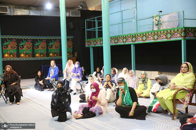 بازدید جمعی از گردشگران خارجی از بیت امام خمینی در جماران‎‎