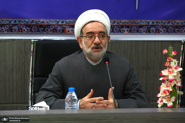  مراسم تجلیل از پژوهشگران نمونه پژوهشکده امام خمینی(س) و انقلاب اسلامی/ محمد مقدم: امروز حال دانشگاه‌های ما خوب نیست، به خاطر اینکه همه در امر دانشگاه دخالت می‌کنند