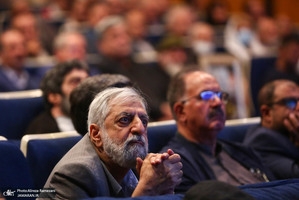 آیین بدرقه استاد محمدعلی اسلامی ندوشن در روزنامه اطلاعات