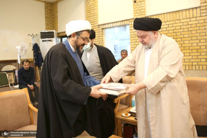 دیدار سرپرست موسسه تنظیم و نشر آثار امام خمینی(ره) با نماینده آیت الله العظمی سیستانی در قم / شهرستانی
