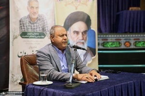 بازخوانی و تبیین ابعاد سیاسی و اجتماعی شادروان علیرضا آفریدون در حسینیه جماران