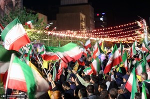 شصت و یکمین اجتماع پر شور مردم در میدان انقلاب