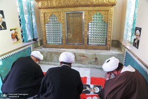 مزار آیت الله العظمی صانعی(ره) در اولین پنج شنبه رحلت ایشان