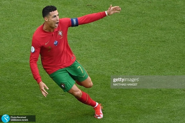 پرتاب بطری کوکا به رونالدو! +عکس