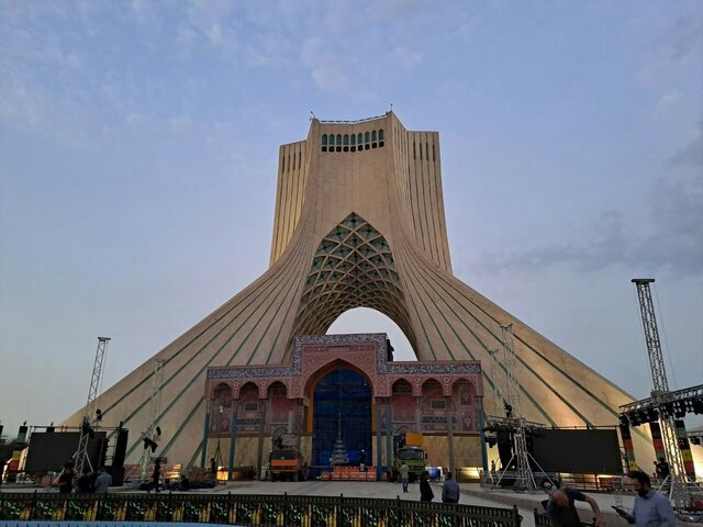 میراث فرهنگی ممنوع کرد اما «برج آزادی» خلوت نشد!