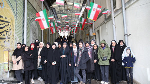 بازدید جمعی از دانش آموزان از بیت امام خمینی (س) در جماران 1