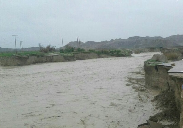 سیل راه ارتباطی 15 روستای مانه و سملقان را بست