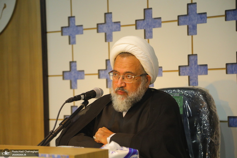 مراسم روز معلم و تجلیل از اساتید حوزوی در مجتمع آموزشی پژوهشی ائمه اطهار (ع)‎