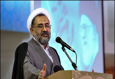 انقلاب اسلامی برای تکامل خود راه زیادی در پیش دارد