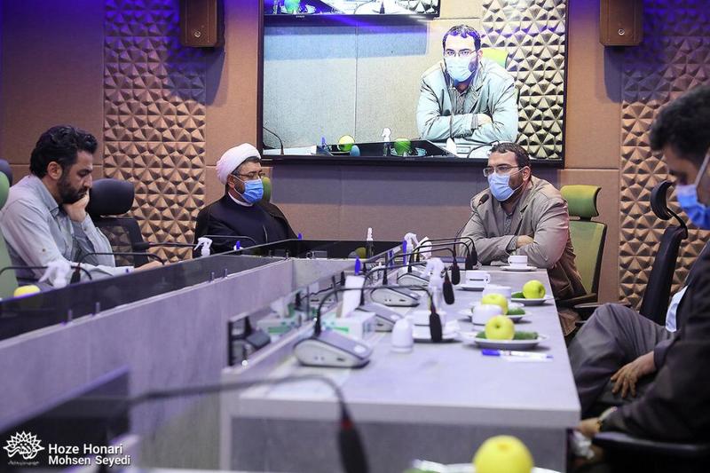 بازديد سرپرست موسسه تنظیم نشر آثار امام خمینی(س) از نمايشگاه عکس و نقاشی حوزه هنری