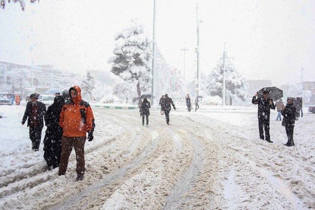 سرما مدارس اقلید را تعطیل کرد