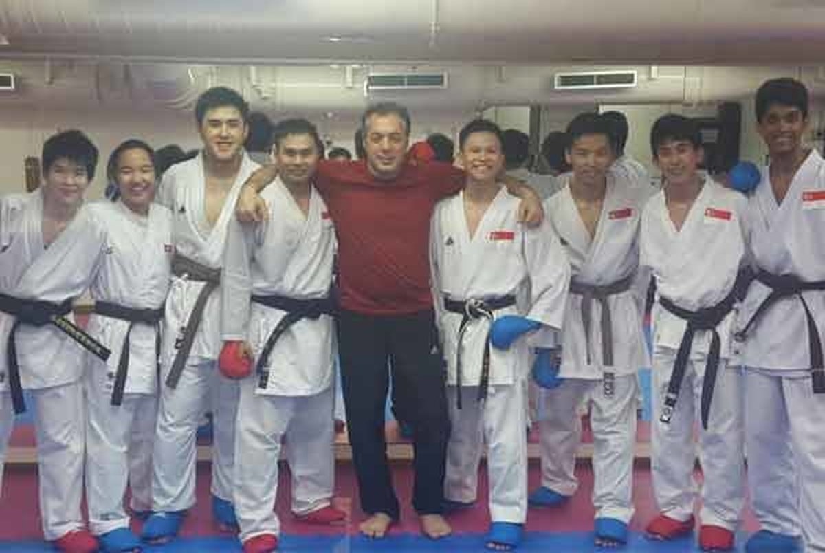 تمرین تیم ملی کاراته سنگاپور با نظارت یک ایرانی 
