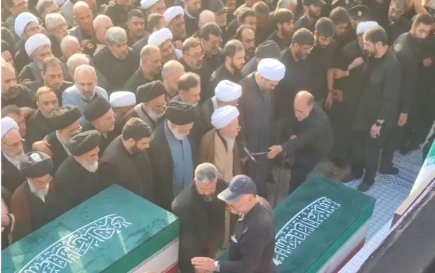 ببینید/ نماز آیت‌الله‌العظمی جوادی‌آملی بر پیکر رهبر شهید در قم