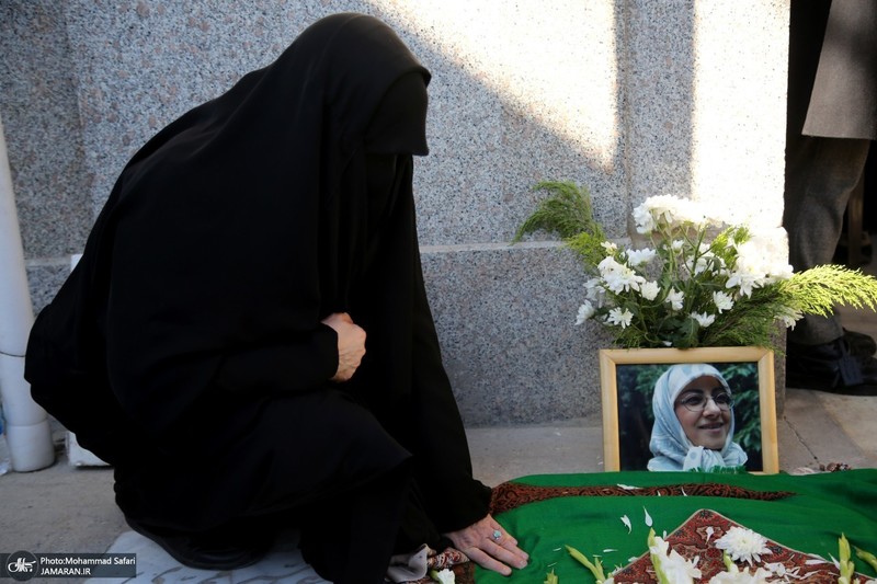 مراسم تشییع و خاکسپاری پیکر اشرف بروجردی