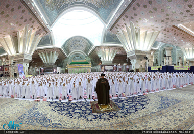 جشن تکلیف دانش آموزان دختر منطقه 19 تهران در حرم مطهر امام خمینی(س) 