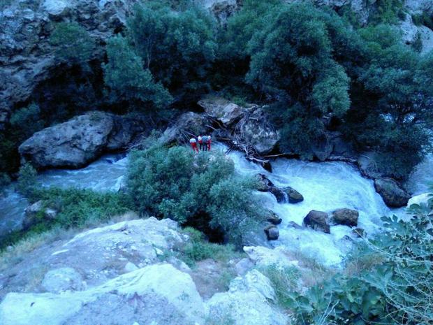 جسد گردشگر اراکی پس از سه روز از رودخانه هراز بیرون کشیده شد