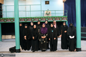 بازدید جمعی از دانشجویان انگلیسی و جمعی از دانش آموزان بندر دیر از جماران