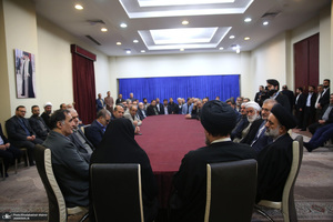 دیدار ئیس بنیاد شهید و جمعی از معانین با سید حسن خمینی