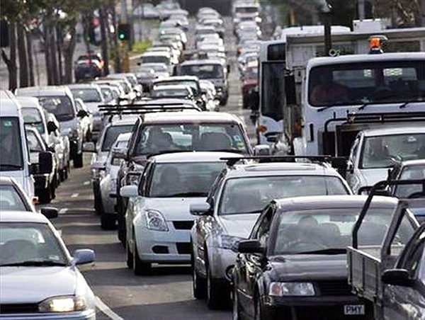 شهرداری‌ها باید به سمت ایجاد درآمدهای پایدار حرکت کنند  احتمال ممنوعیت تردد خودروهای تک‌سرنشین، یک روز در هفته