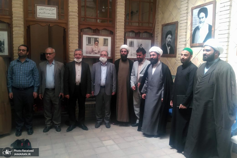 بازديد اعضای كنسولگری جمهوری اسلامی ايران از بیت تاریخی امام در نجف