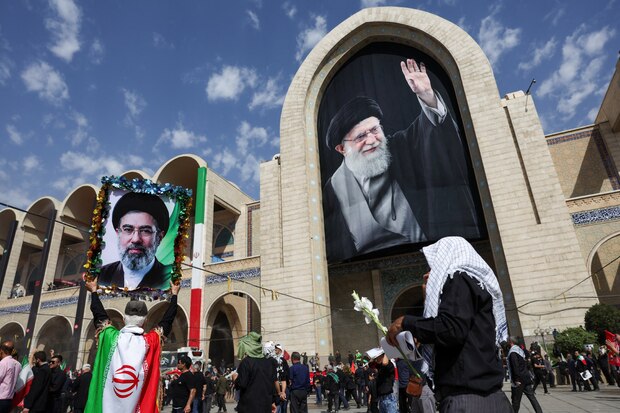 اولویت تازه جمهوری اسلامی، کنترل تنگه هرمز است نه برنامه هسته‌ای/ با وجود فروپاشی تفاهم‌نامه، دستیابی به توافق ممکن است/ تهران و واشنگتن همچنان از میانجیگری کشورهای ثالث استقبال می‌کنند