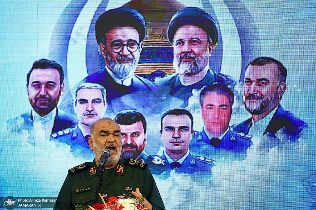 فرمانده کل سپاه: ایران سلاح هسته‌ای را از دکترین نظامی خود حذف کرده/ اسرائیل، آمریکا را به جنگ تحریک می‌کند، اما آمریکا می‌داند جنگ برای او خسارت‌بار است/ ملت ایران از منافع خویش دست نمی‌کشد/ در موضوع هسته‌ای اگر تهدید کنید، برای جنگ آماده‌ایم