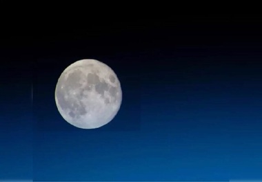 صدای پای ابَر ماه آبی به گوش می‌رسد
