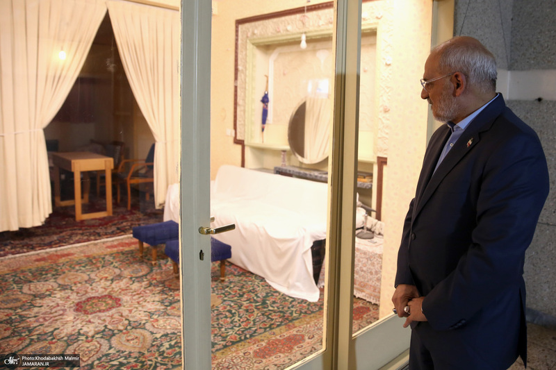 گفتگو حضور با حاجی میرزایی رئیس دفتر رئیس جمهور در حسینیه جماران