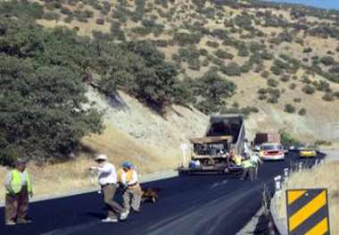 هفت طرح بهسازی راه روستایی برای بهره مندی 22 هزار سروآبادی در حال اجرا است