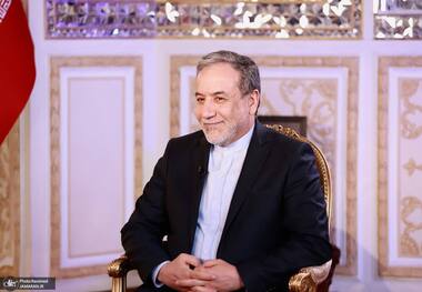 ببینید/ مجری معروف شبکه تلویزیونی مصر خطاب به سید عباس عراقچی: احساس نمی کنم وزیر خارجه هستی، یک رزمنده‌ای؟! 