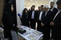 عارف از نمایشگاه محصولات دانش‌بنیان و فناورانه شرکت‌های عضو منطقه بین‌المللی نوآوری ایران بازدید کرد (2)