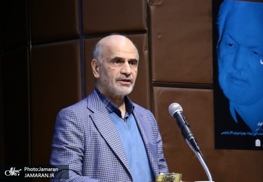 فرشاد مومنی: در اوج فشار بر تولید، تامین اجتماعی به‌ جای حمایت، بیمه کارگران را قطع می‌ کند / اصلاح فوری ساختار اقتصادی به اندازه تغییر در ساختار دفاعی ضروری است / وضعیت تصمیم‌ گیری اقتصادی فاجعه‌ بار است